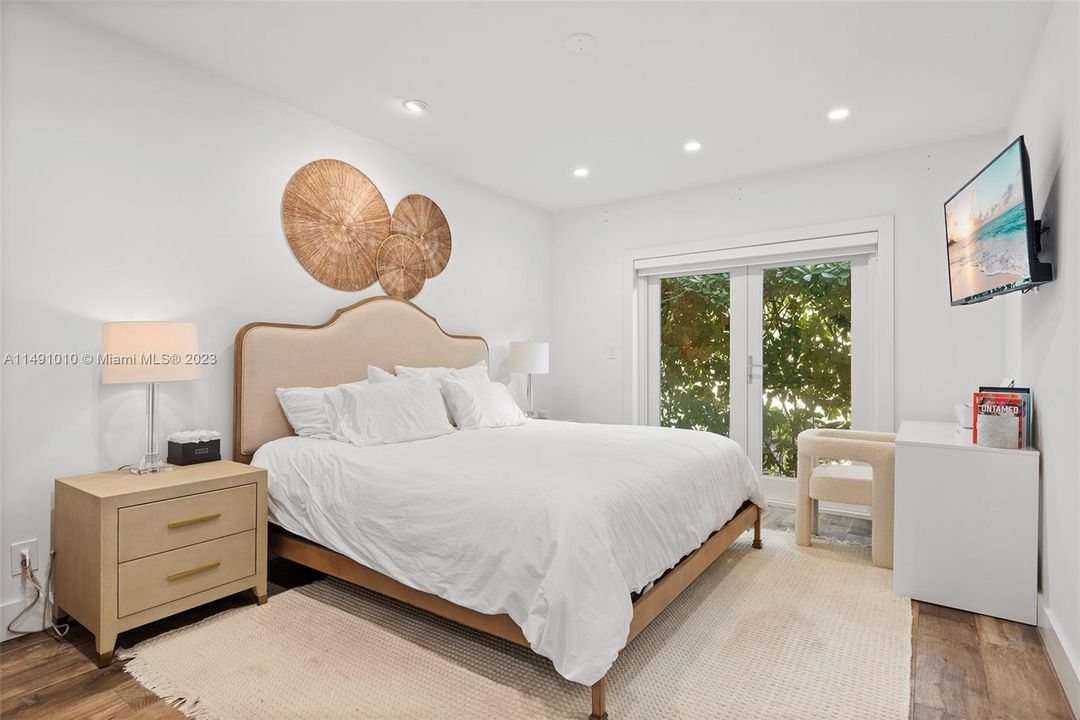 Недавно продано: $1,850,000 (3 спален, 2 ванн, 1710 Квадратных фут)