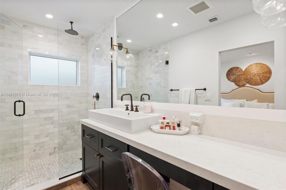 Недавно продано: $1,850,000 (3 спален, 2 ванн, 1710 Квадратных фут)