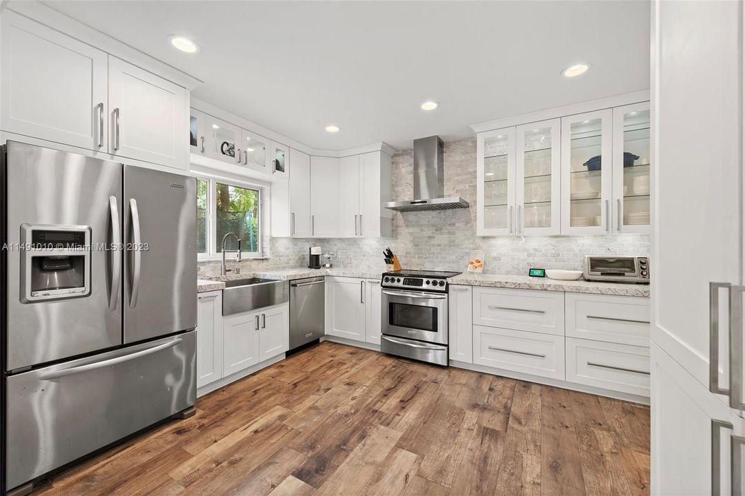 Недавно продано: $1,850,000 (3 спален, 2 ванн, 1710 Квадратных фут)