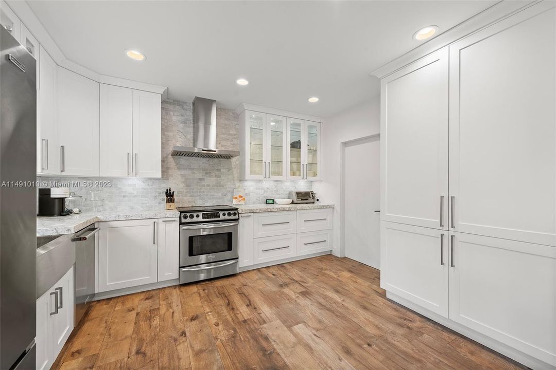 Недавно продано: $1,850,000 (3 спален, 2 ванн, 1710 Квадратных фут)