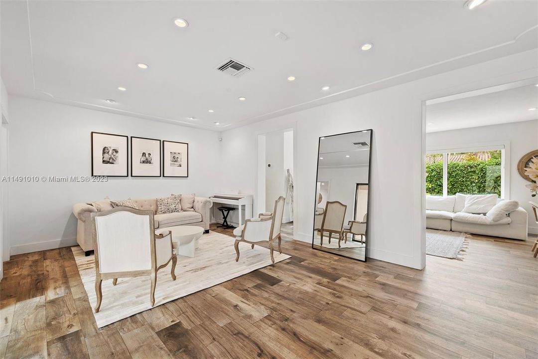 Недавно продано: $1,850,000 (3 спален, 2 ванн, 1710 Квадратных фут)