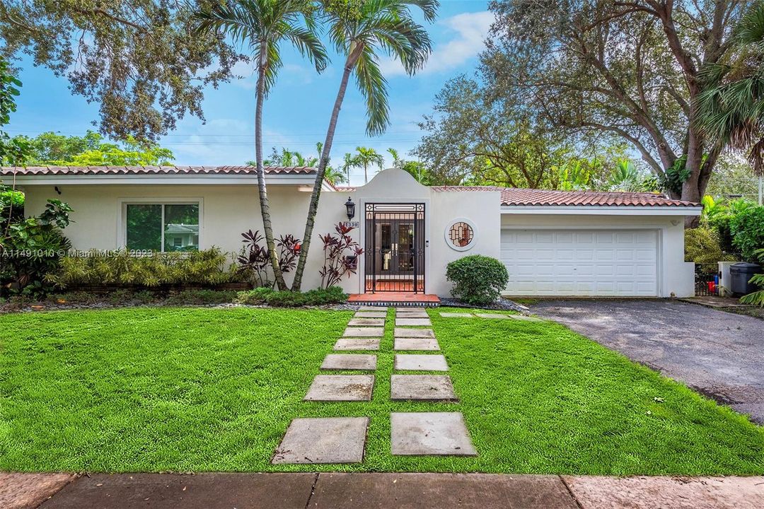 Недавно продано: $1,850,000 (3 спален, 2 ванн, 1710 Квадратных фут)