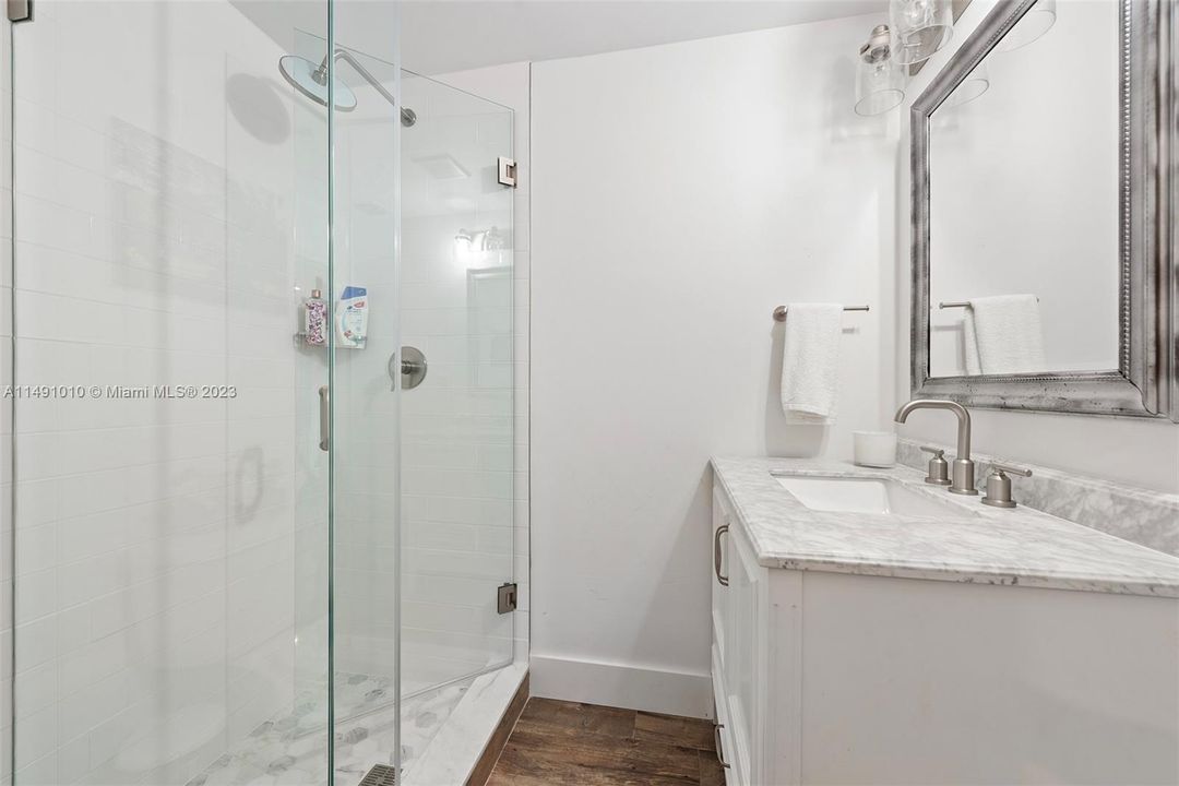 Недавно продано: $1,850,000 (3 спален, 2 ванн, 1710 Квадратных фут)