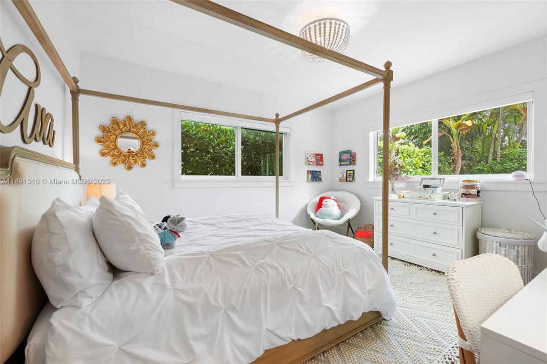 Недавно продано: $1,850,000 (3 спален, 2 ванн, 1710 Квадратных фут)