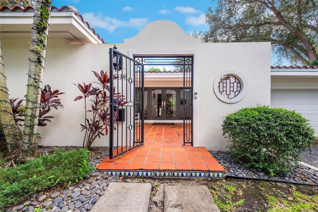 Недавно продано: $1,850,000 (3 спален, 2 ванн, 1710 Квадратных фут)