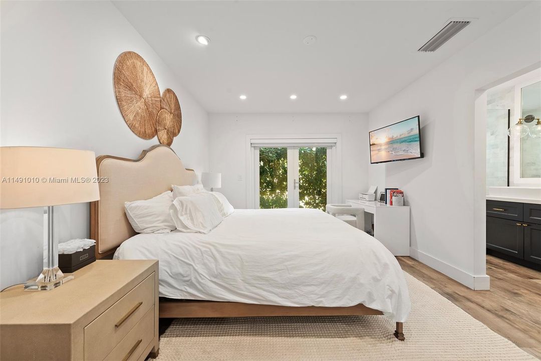 Недавно продано: $1,850,000 (3 спален, 2 ванн, 1710 Квадратных фут)