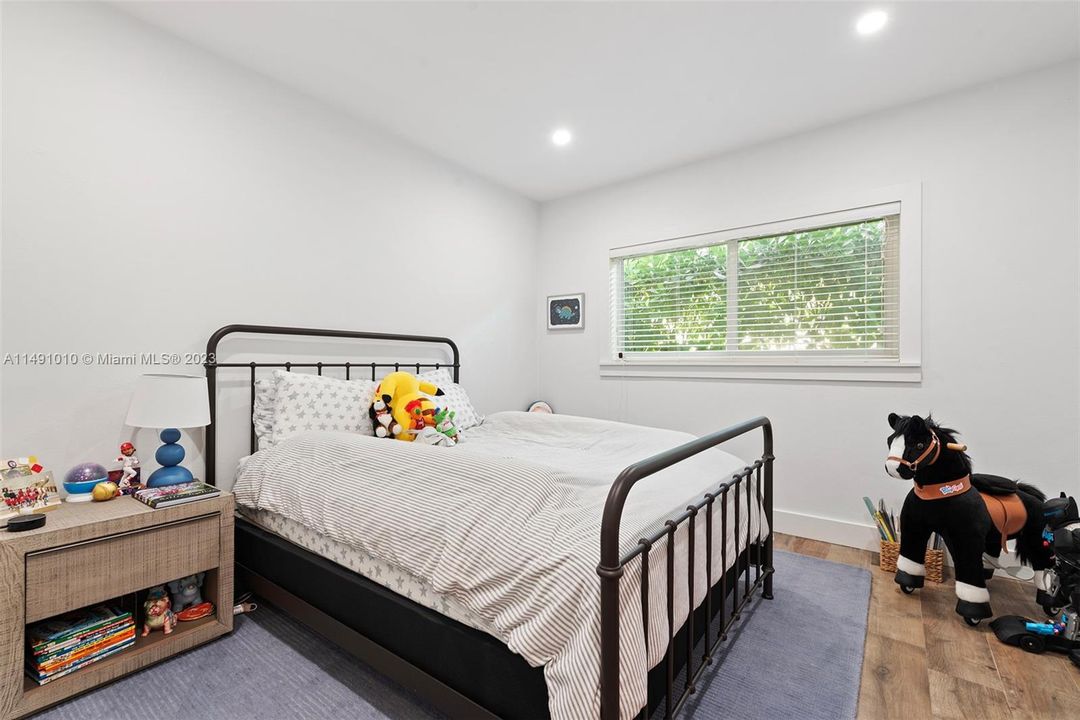 Недавно продано: $1,850,000 (3 спален, 2 ванн, 1710 Квадратных фут)