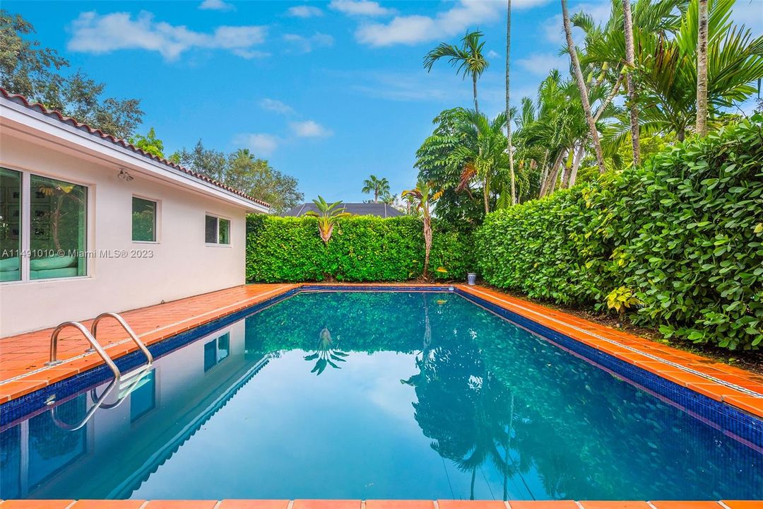 Недавно продано: $1,850,000 (3 спален, 2 ванн, 1710 Квадратных фут)