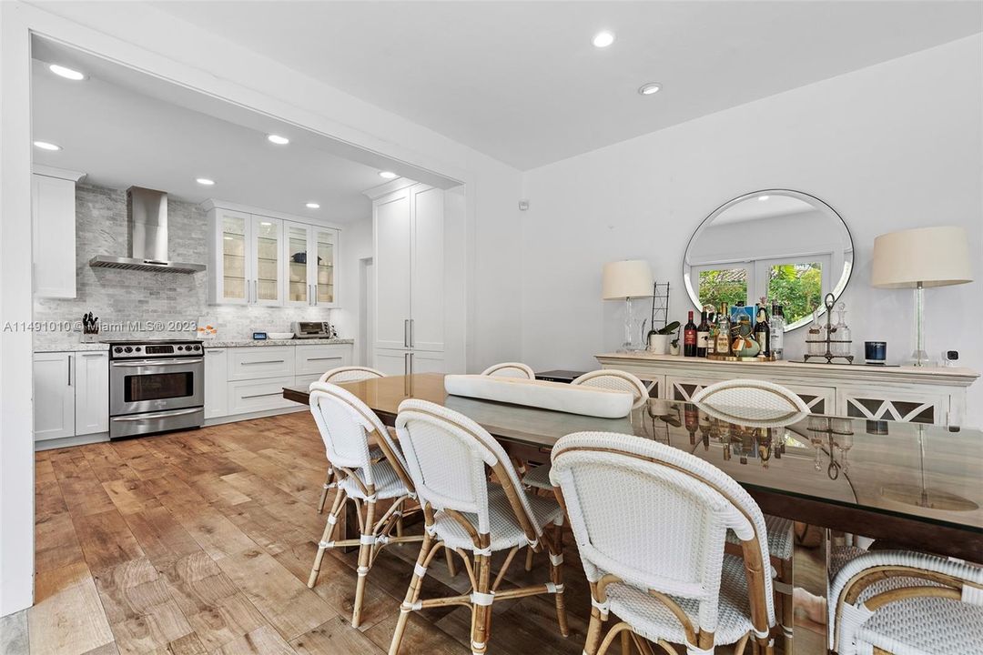 Недавно продано: $1,850,000 (3 спален, 2 ванн, 1710 Квадратных фут)