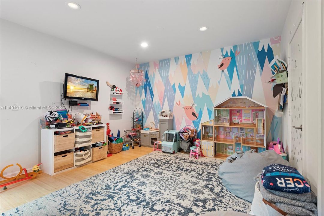 Недавно продано: $1,850,000 (3 спален, 2 ванн, 1710 Квадратных фут)