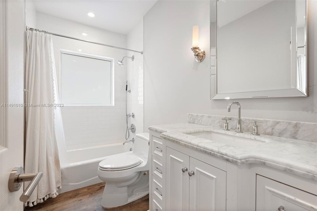 Недавно продано: $1,850,000 (3 спален, 2 ванн, 1710 Квадратных фут)