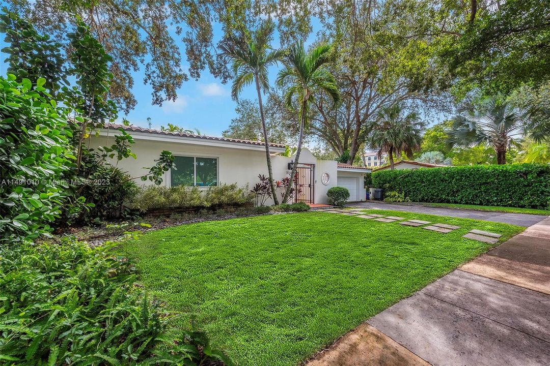 Недавно продано: $1,850,000 (3 спален, 2 ванн, 1710 Квадратных фут)