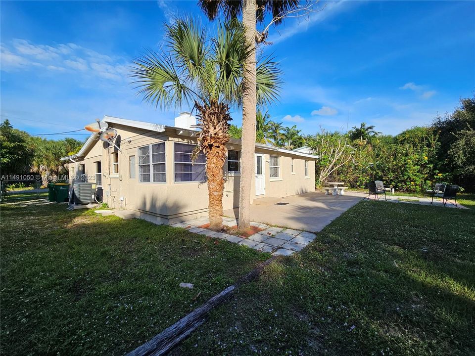 For Sale: $565,000 (3 beds, 1 baths, 1484 Square Feet)