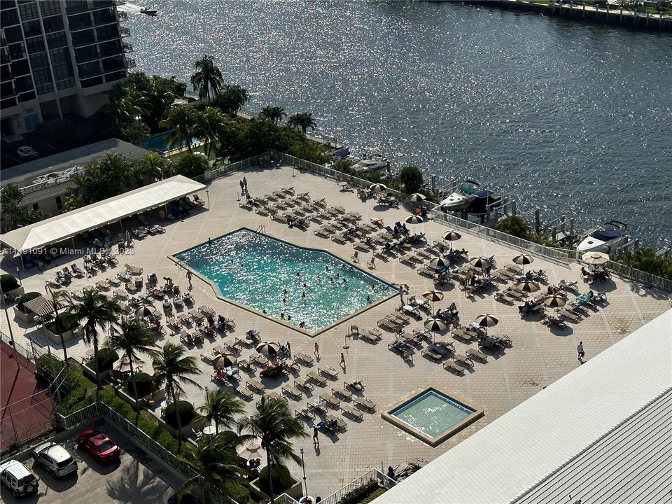 Недавно продано: $395,000 (1 спален, 1 ванн, 870 Квадратных фут)