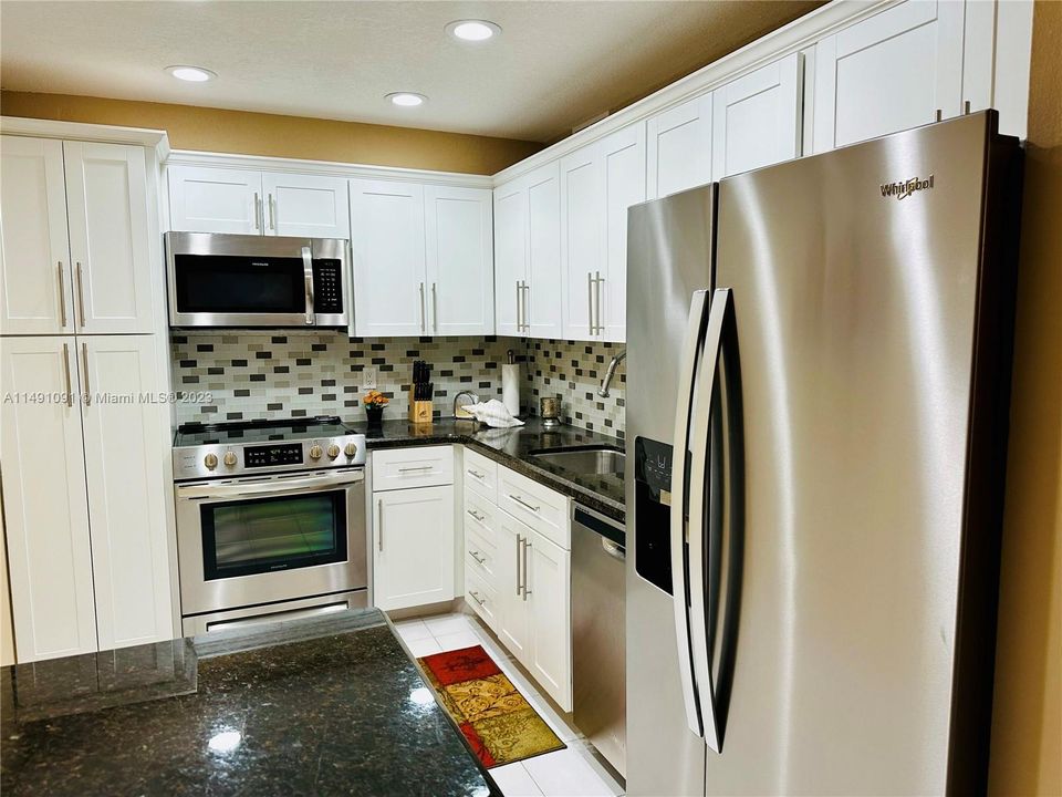 Недавно продано: $395,000 (1 спален, 1 ванн, 870 Квадратных фут)