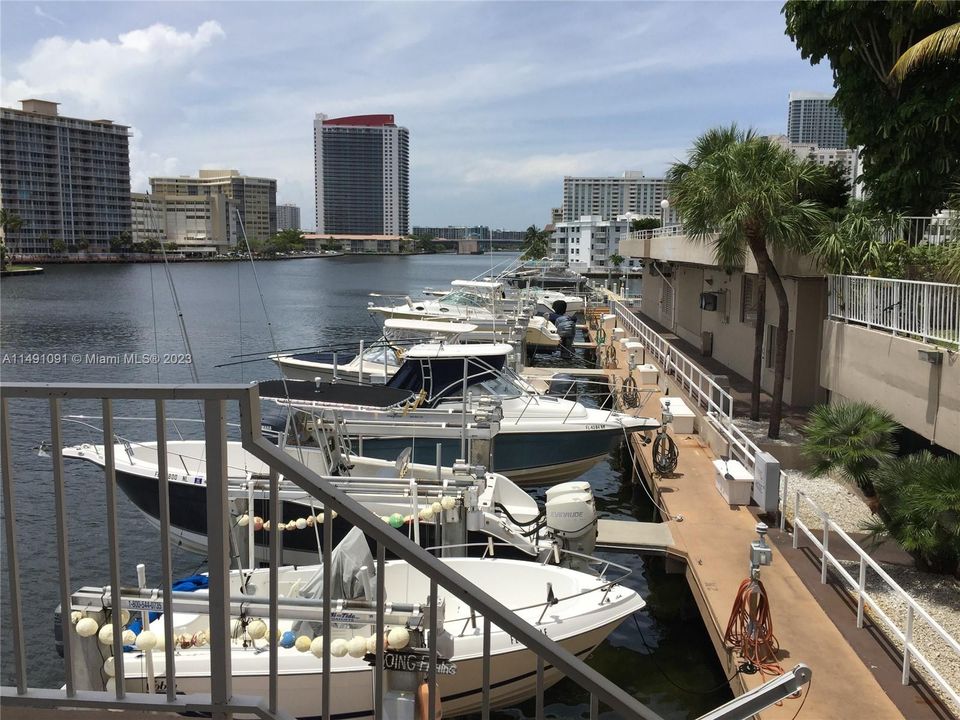 Недавно продано: $395,000 (1 спален, 1 ванн, 870 Квадратных фут)