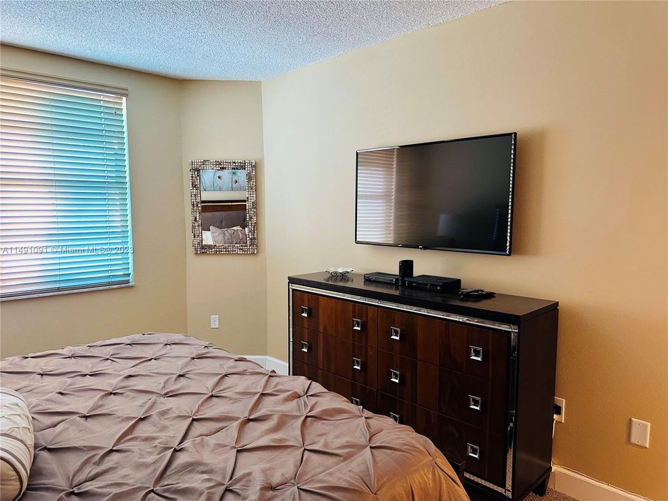 Недавно продано: $395,000 (1 спален, 1 ванн, 870 Квадратных фут)