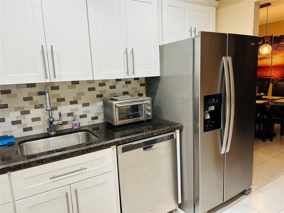 Недавно продано: $395,000 (1 спален, 1 ванн, 870 Квадратных фут)