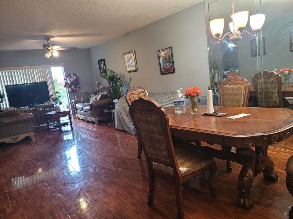 For Sale: $239,900 (2 beds, 2 baths, 1218 Square Feet)