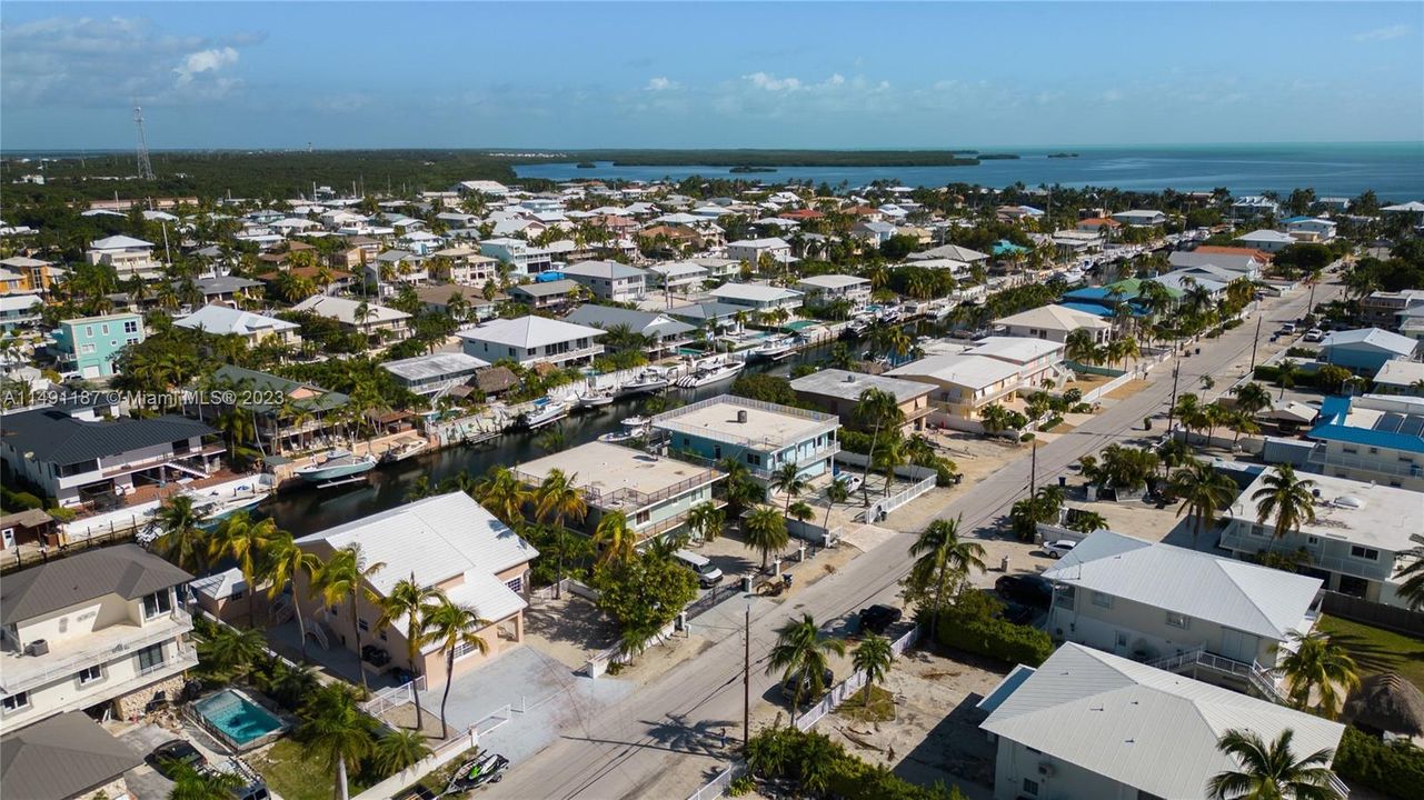 Recently Sold: $2,499,000 (5 beds, 3 baths, 3898 Square Feet)