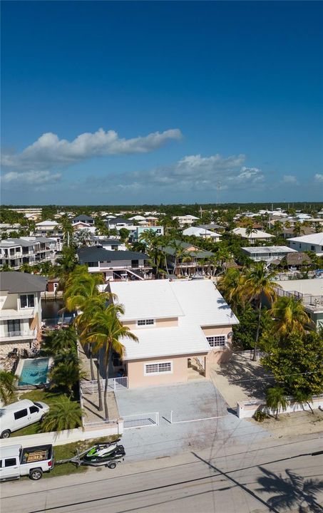 Recently Sold: $2,499,000 (5 beds, 3 baths, 3898 Square Feet)