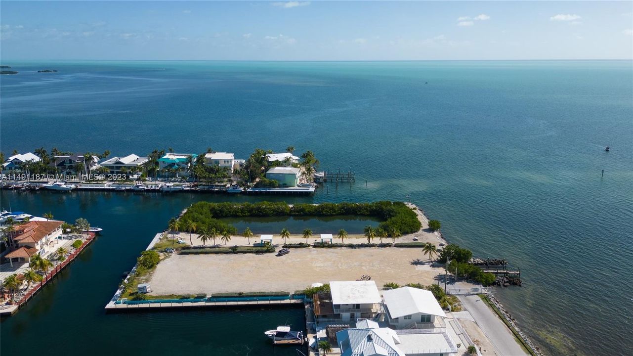 Recently Sold: $2,499,000 (5 beds, 3 baths, 3898 Square Feet)