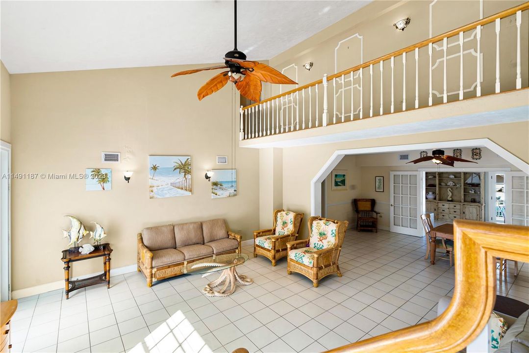 Recently Sold: $2,499,000 (5 beds, 3 baths, 3898 Square Feet)