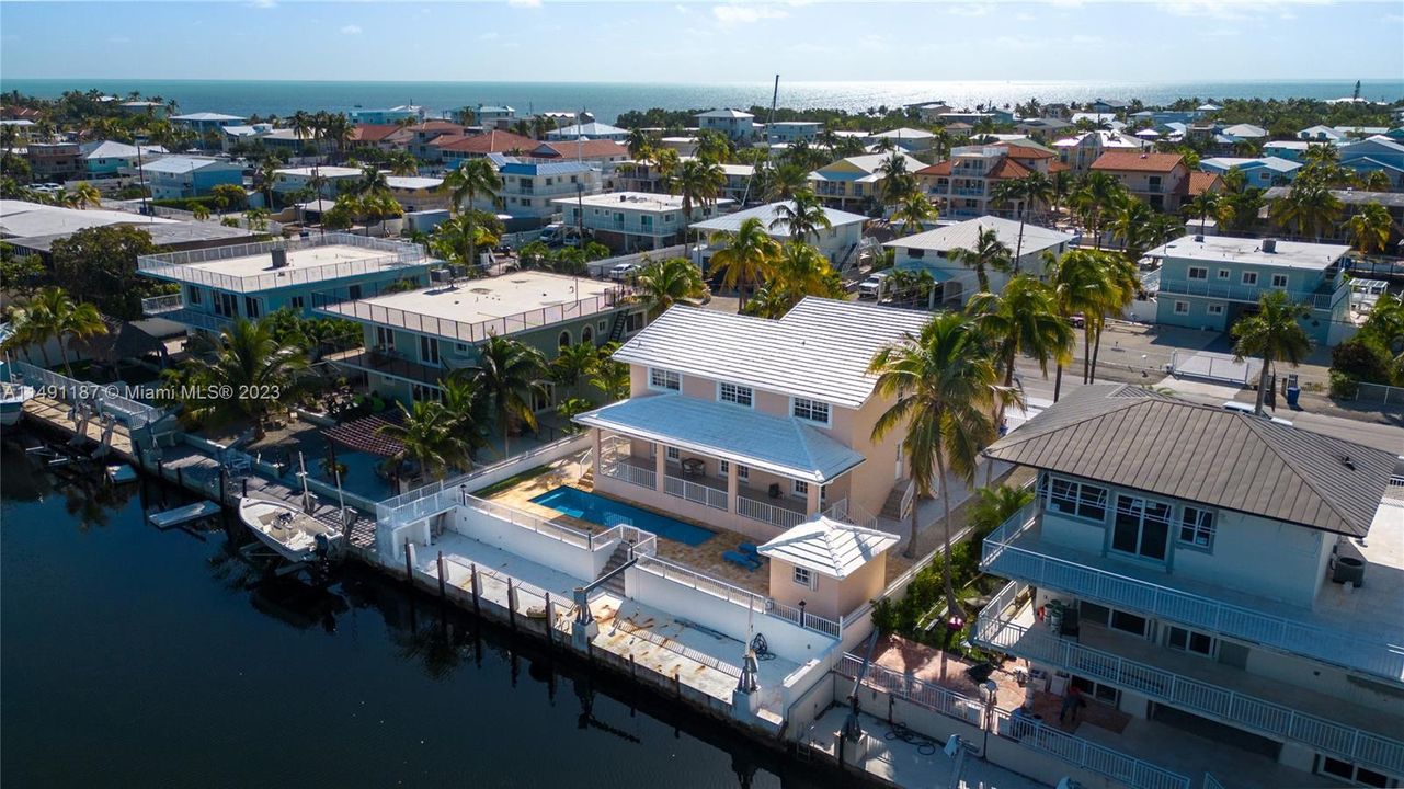 Recently Sold: $2,499,000 (5 beds, 3 baths, 3898 Square Feet)