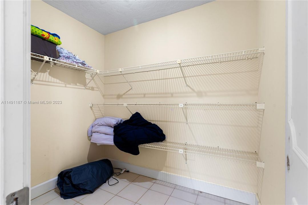 Recently Sold: $2,499,000 (5 beds, 3 baths, 3898 Square Feet)