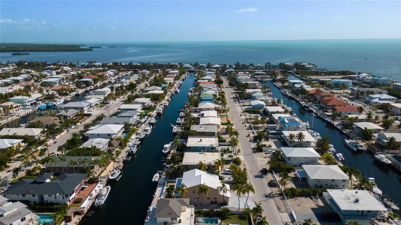 Recently Sold: $2,499,000 (5 beds, 3 baths, 3898 Square Feet)