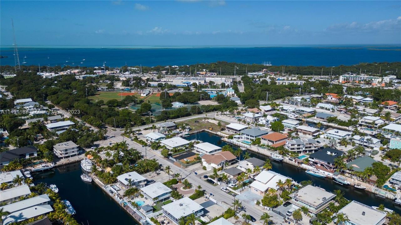 Recently Sold: $2,499,000 (5 beds, 3 baths, 3898 Square Feet)