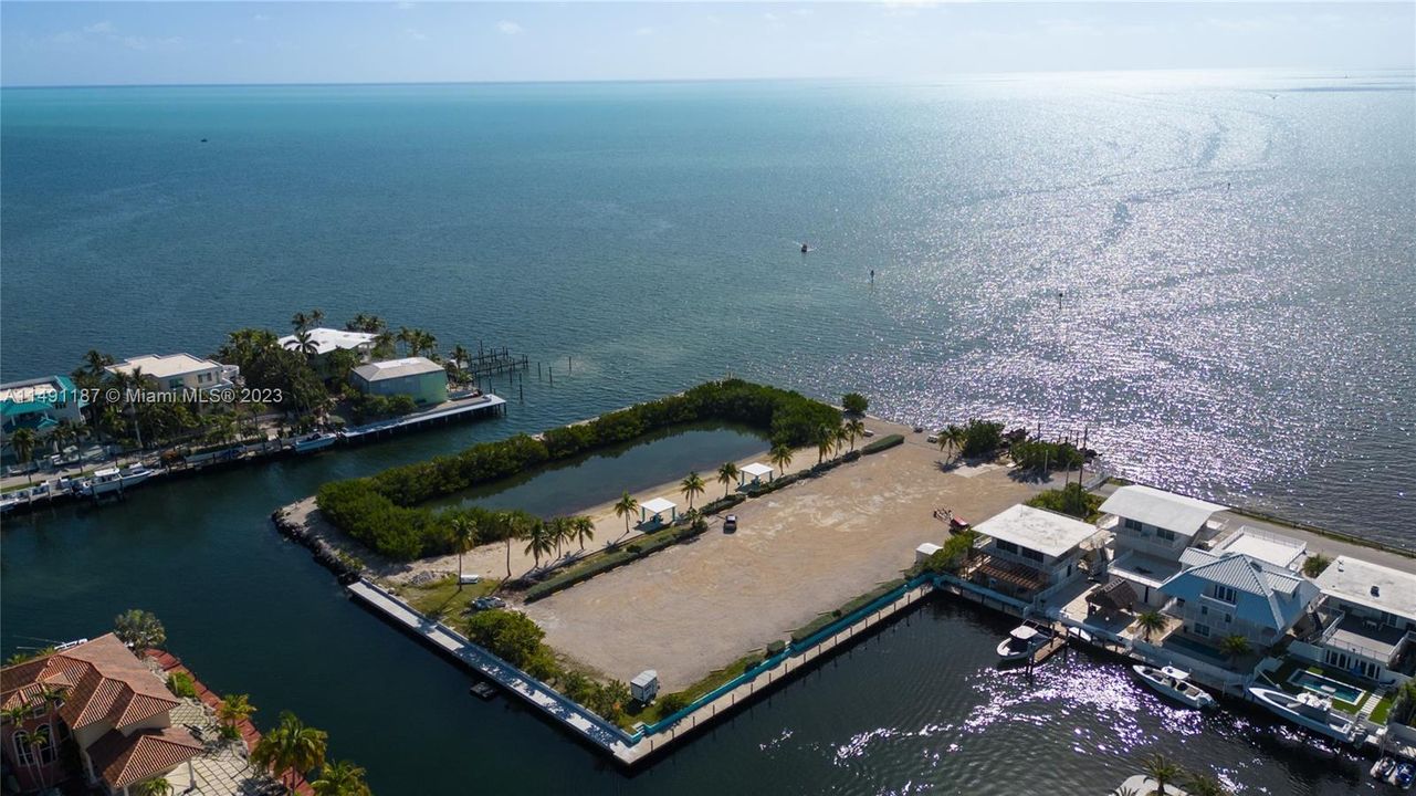 Recently Sold: $2,499,000 (5 beds, 3 baths, 3898 Square Feet)