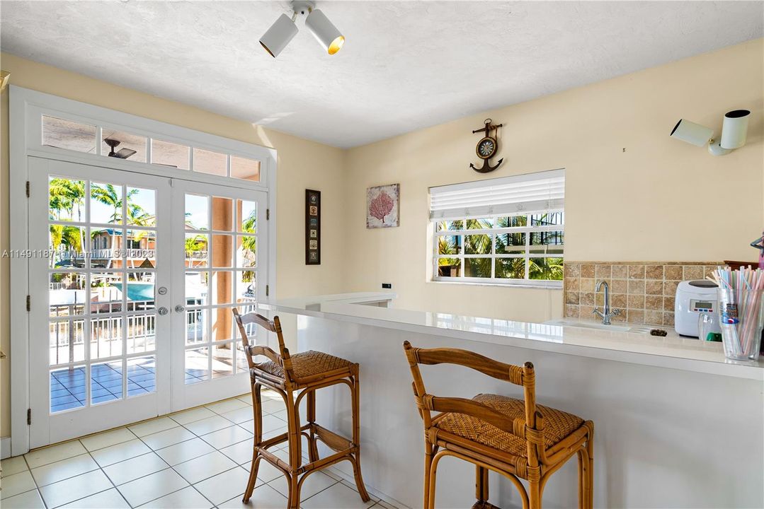 Recently Sold: $2,499,000 (5 beds, 3 baths, 3898 Square Feet)