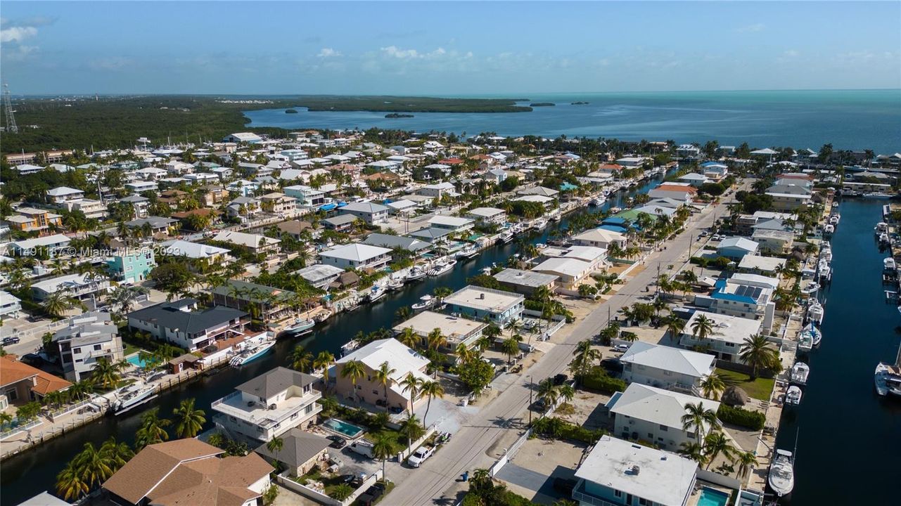 Recently Sold: $2,499,000 (5 beds, 3 baths, 3898 Square Feet)