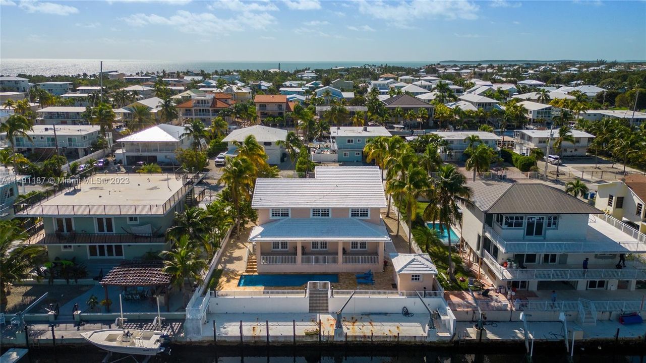 Recently Sold: $2,499,000 (5 beds, 3 baths, 3898 Square Feet)