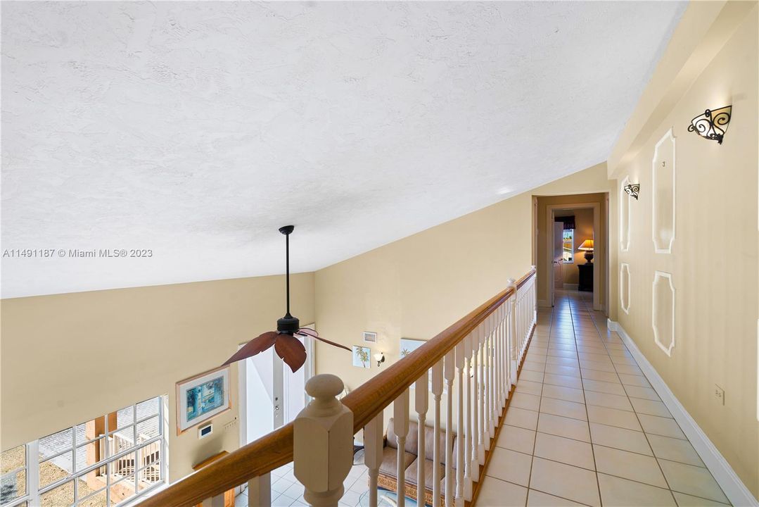 Recently Sold: $2,499,000 (5 beds, 3 baths, 3898 Square Feet)