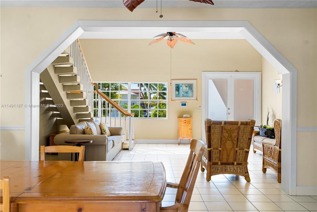 Recently Sold: $2,499,000 (5 beds, 3 baths, 3898 Square Feet)