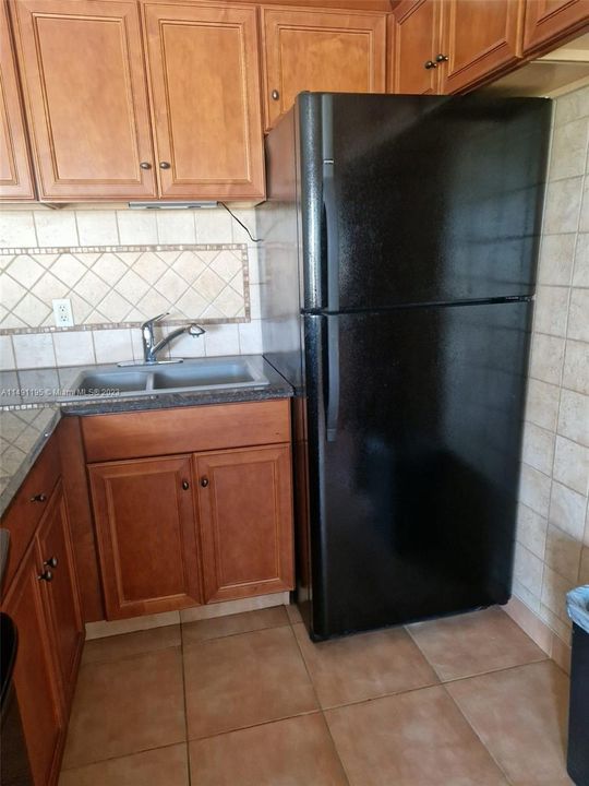 For Sale: $199,000 (2 beds, 1 baths, 700 Square Feet)