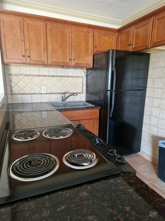 For Sale: $199,000 (2 beds, 1 baths, 700 Square Feet)