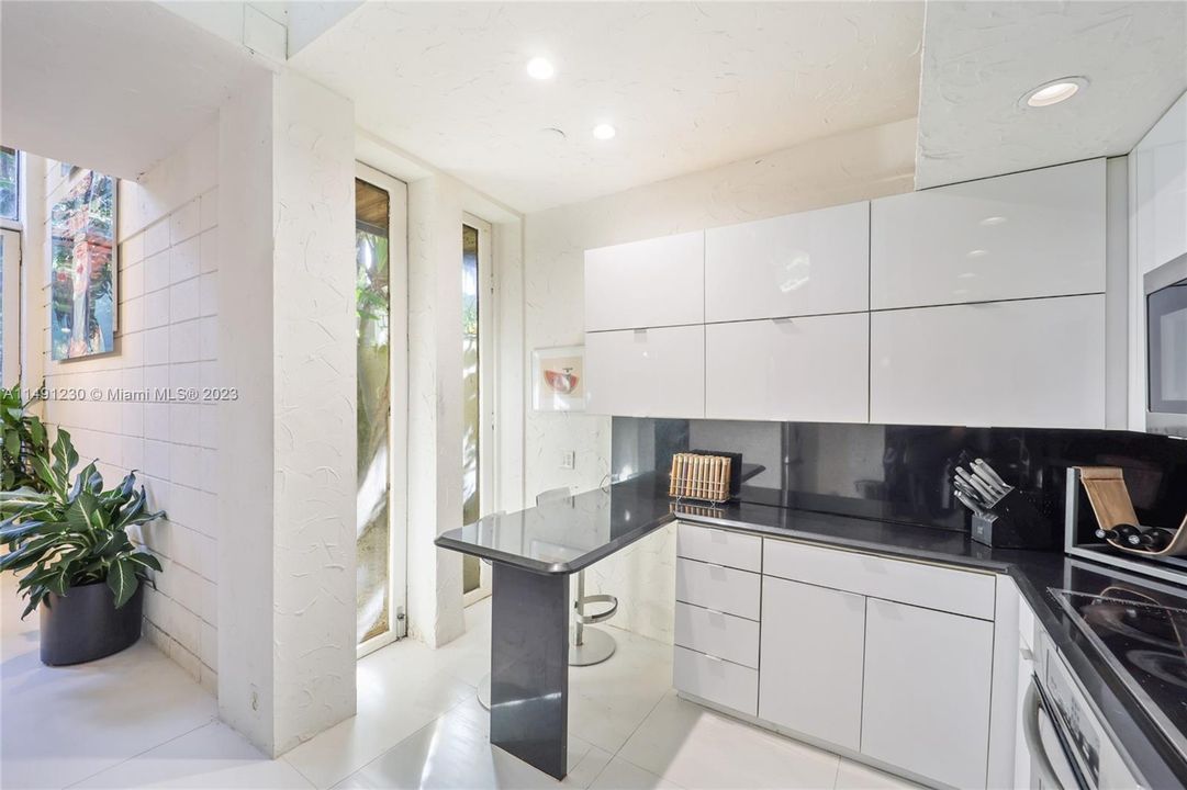 Недавно продано: $1,795,000 (2 спален, 2 ванн, 2976 Квадратных фут)