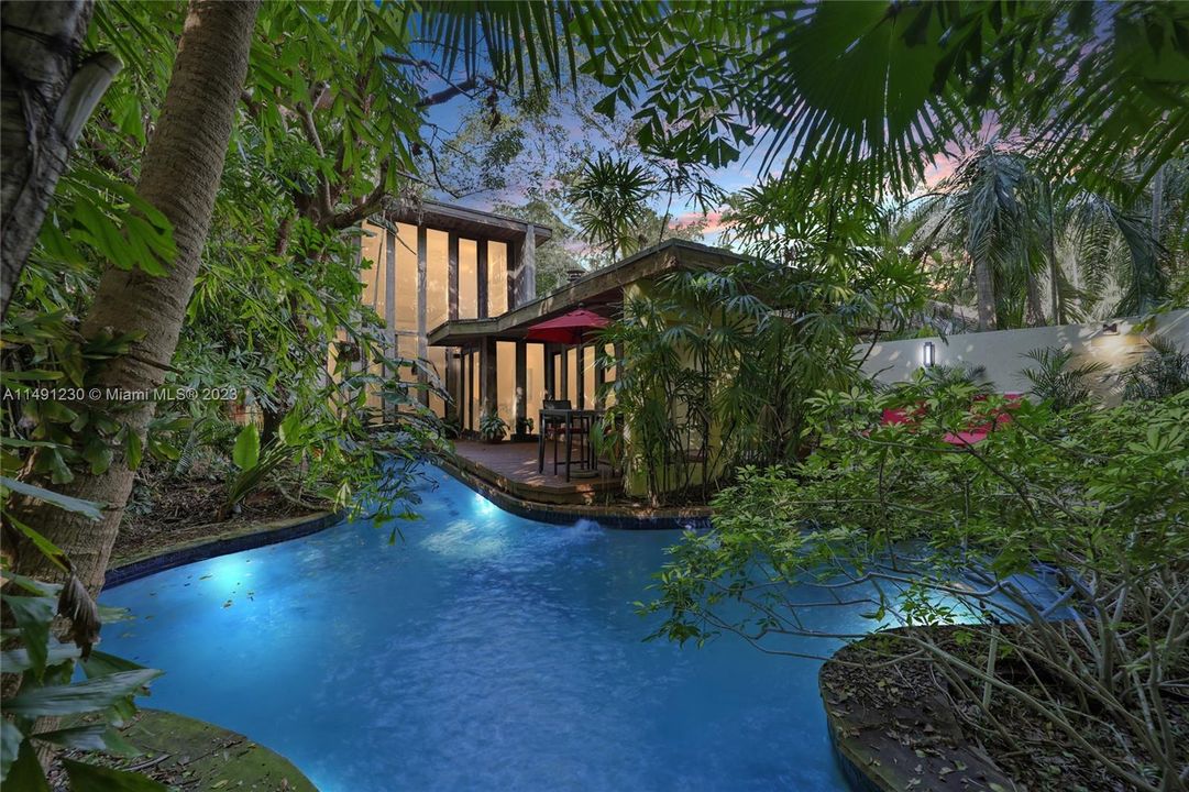 Недавно продано: $1,795,000 (2 спален, 2 ванн, 2976 Квадратных фут)