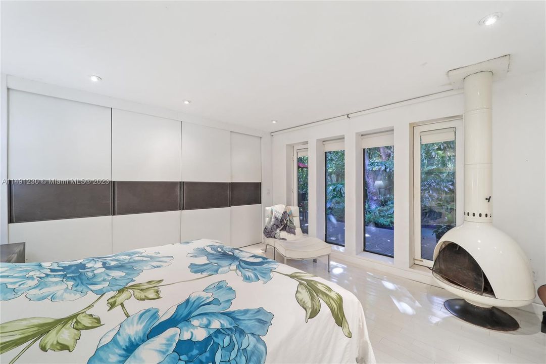 Недавно продано: $1,795,000 (2 спален, 2 ванн, 2976 Квадратных фут)