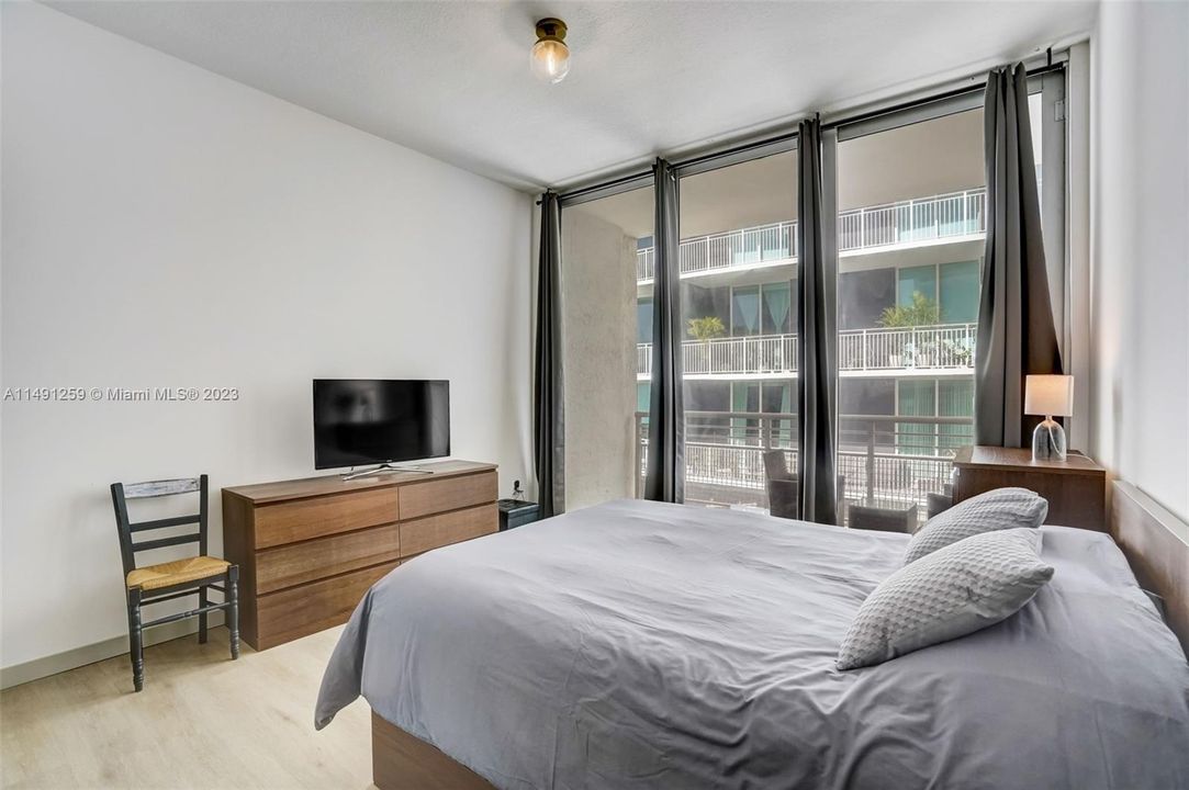 Recently Sold: $550,000 (2 beds, 2 baths, 1123 Square Feet)