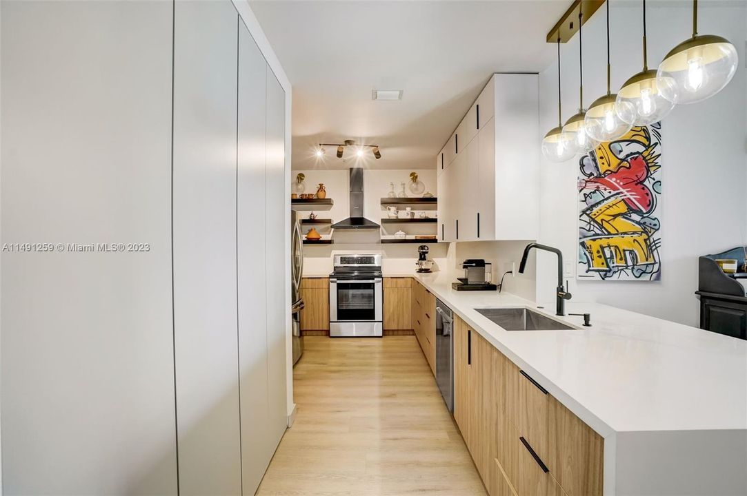 Recently Sold: $550,000 (2 beds, 2 baths, 1123 Square Feet)