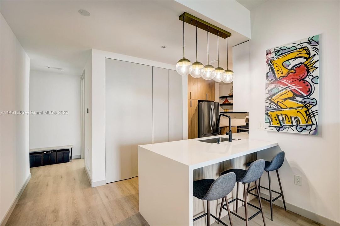 Recently Sold: $550,000 (2 beds, 2 baths, 1123 Square Feet)