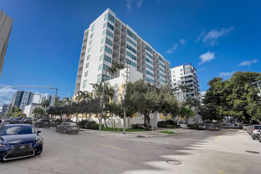 Recently Sold: $550,000 (2 beds, 2 baths, 1123 Square Feet)