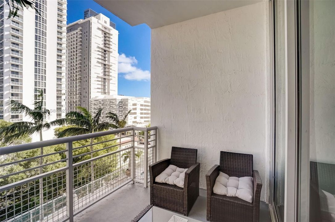 Recently Sold: $550,000 (2 beds, 2 baths, 1123 Square Feet)