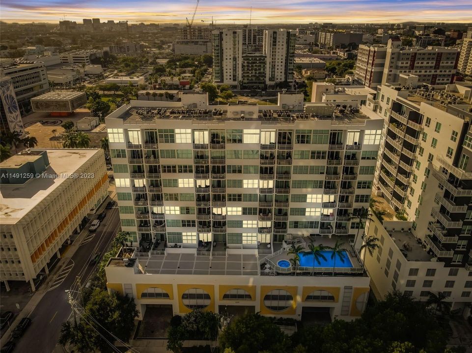 Recently Sold: $550,000 (2 beds, 2 baths, 1123 Square Feet)