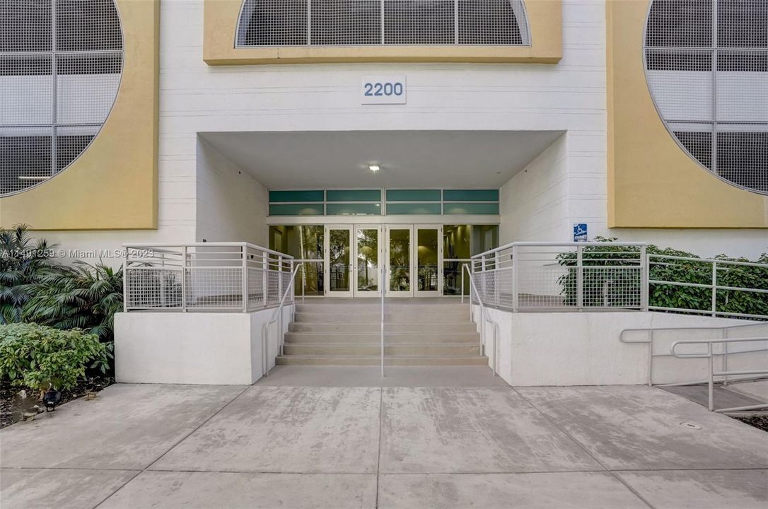 Recently Sold: $550,000 (2 beds, 2 baths, 1123 Square Feet)