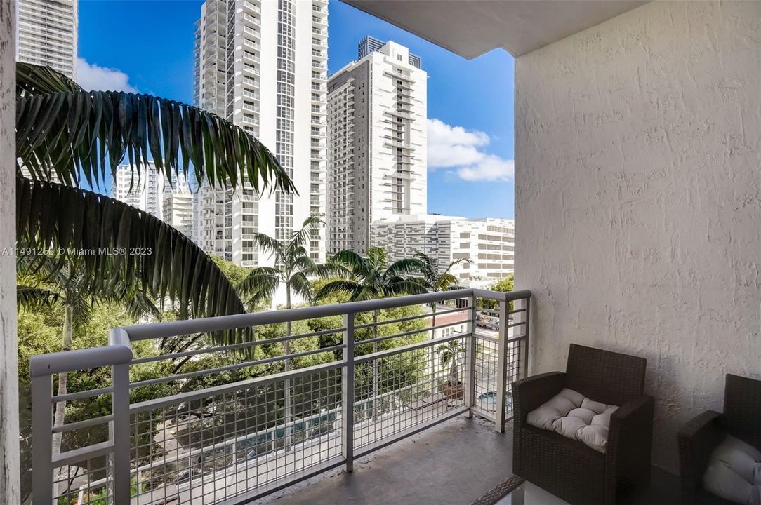 Recently Sold: $550,000 (2 beds, 2 baths, 1123 Square Feet)